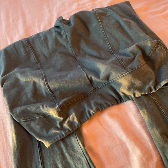 URBAN OUTFITTER FLARES - Picture 2 of 6